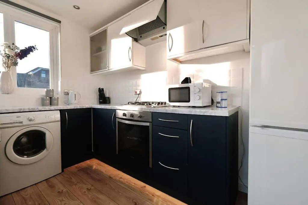Wilton Retreat- Hot Tub, Pool Table, Parking Apartment Southampton United Kingdom